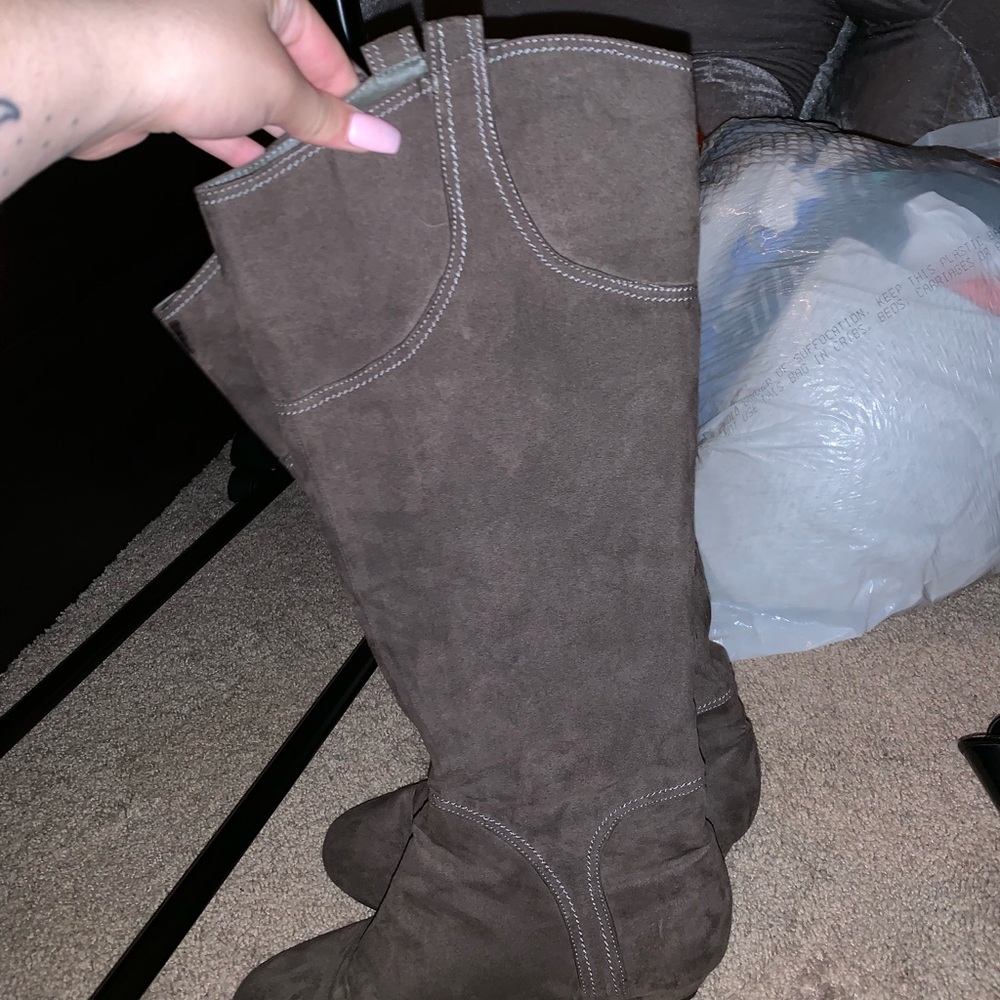 Shoes - Picture 2 of 4